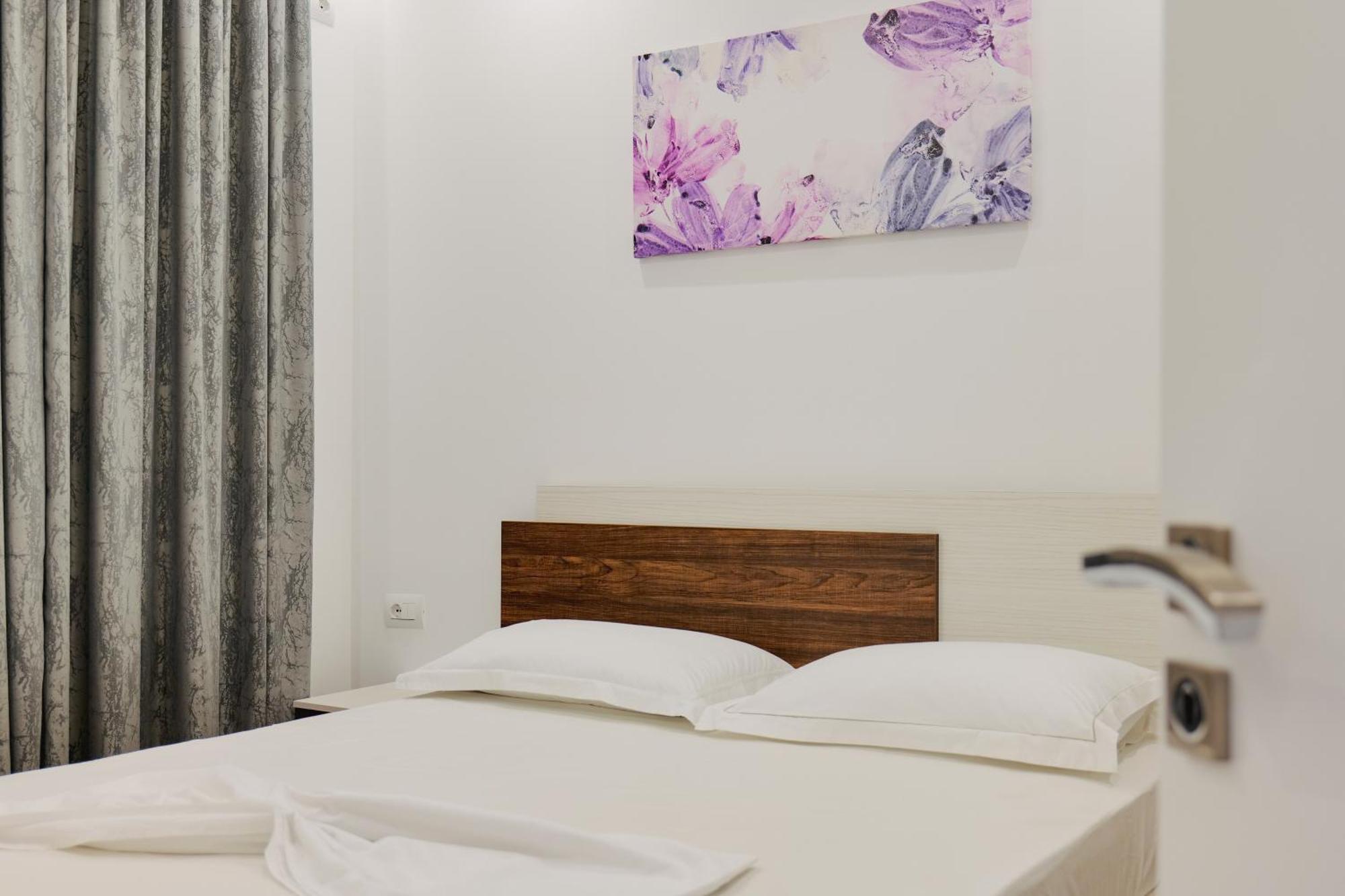 Eden Suites&apartments *